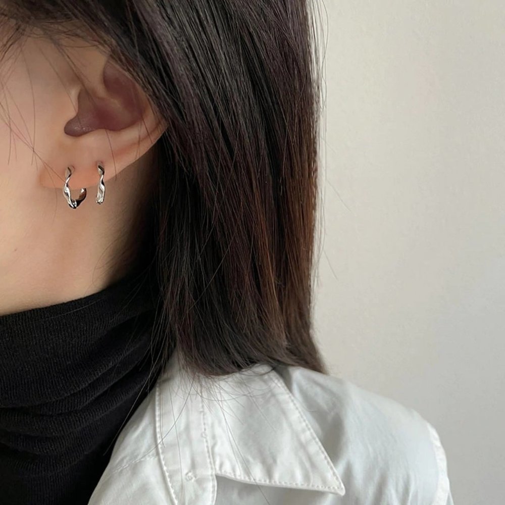 *NEW 925 Sterling Silver Wave Hoop Earrings - Picture 8 of 13